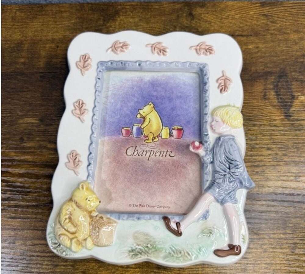Charpente Disney Classic Winnie the Pooh and Christopher Robin Ceramic Pic Frame